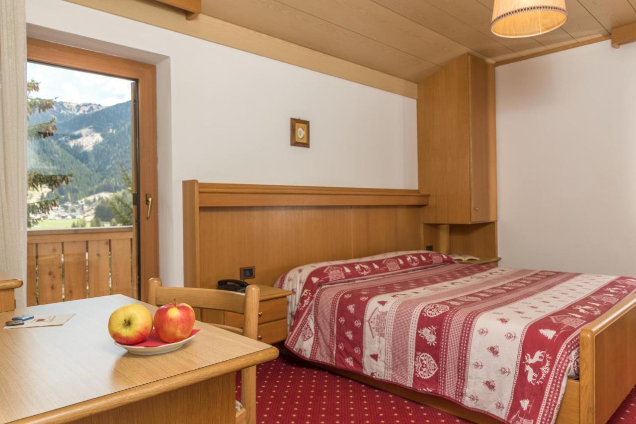 Hotel Garni Lastei Pozza di Fassa Exterior foto