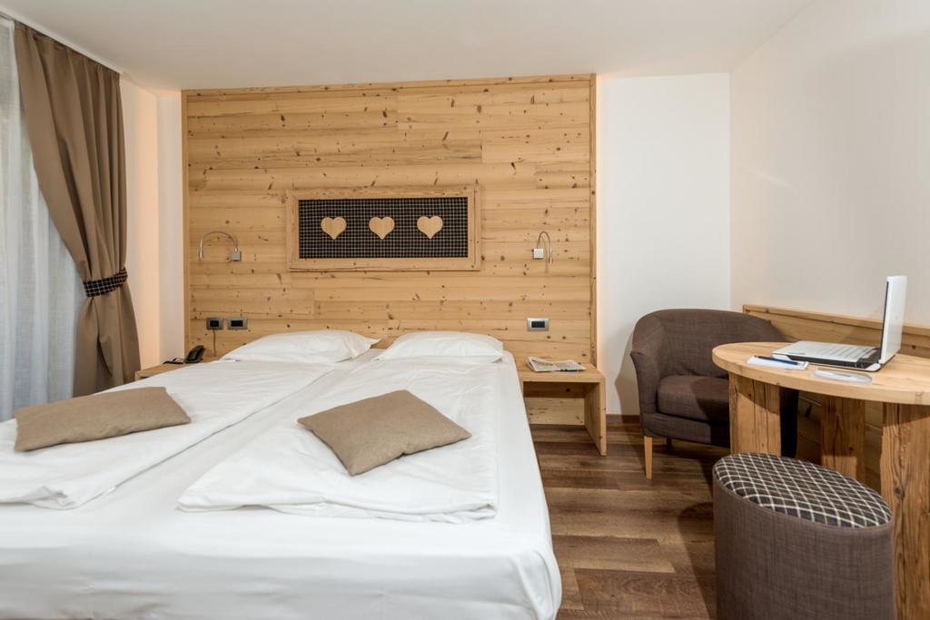 Hotel Garni Lastei Pozza di Fassa Exterior foto