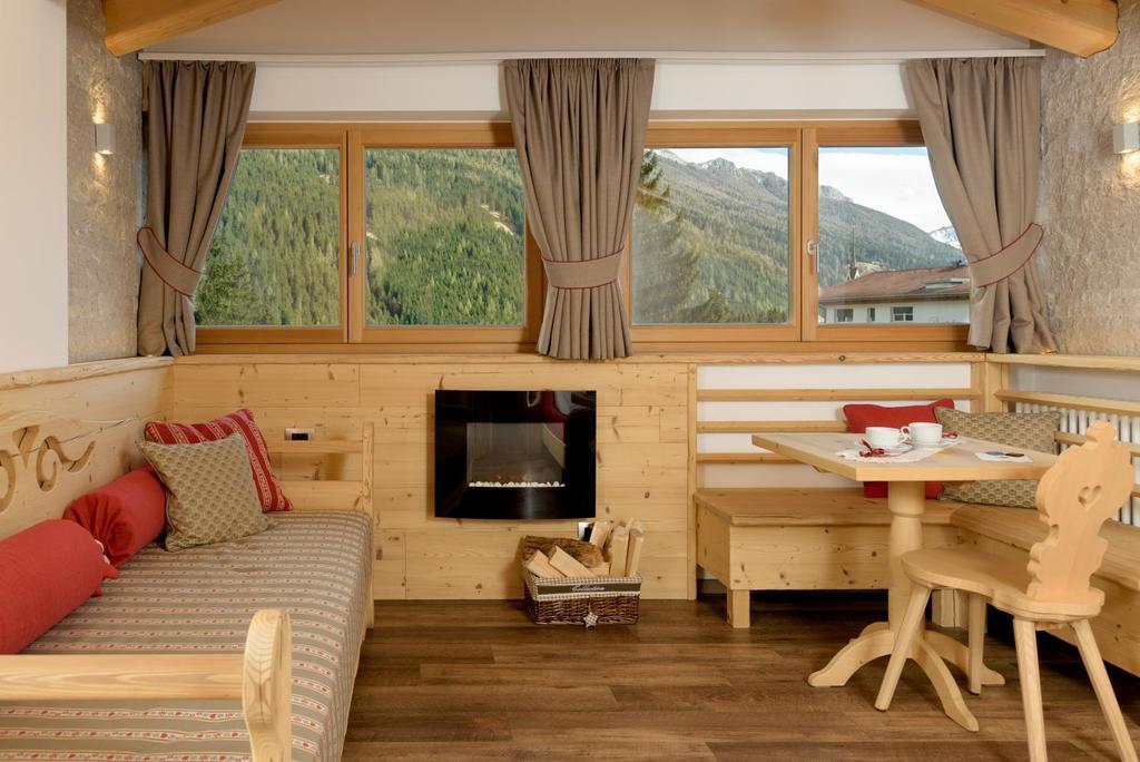 Hotel Garni Lastei Pozza di Fassa Exterior foto